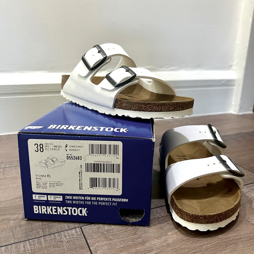 New, never worn Birkenstock Arizona white sandal. Size 38 / UK 5 / US W 7/M 5